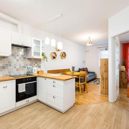Metro Bemowo Colourful Apartment وارسو المظهر الخارجي الصورة