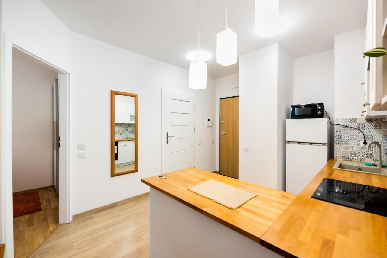 Metro Bemowo Colourful Apartment وارسو المظهر الخارجي الصورة