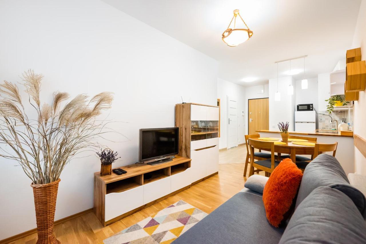 Metro Bemowo Colourful Apartment وارسو المظهر الخارجي الصورة
