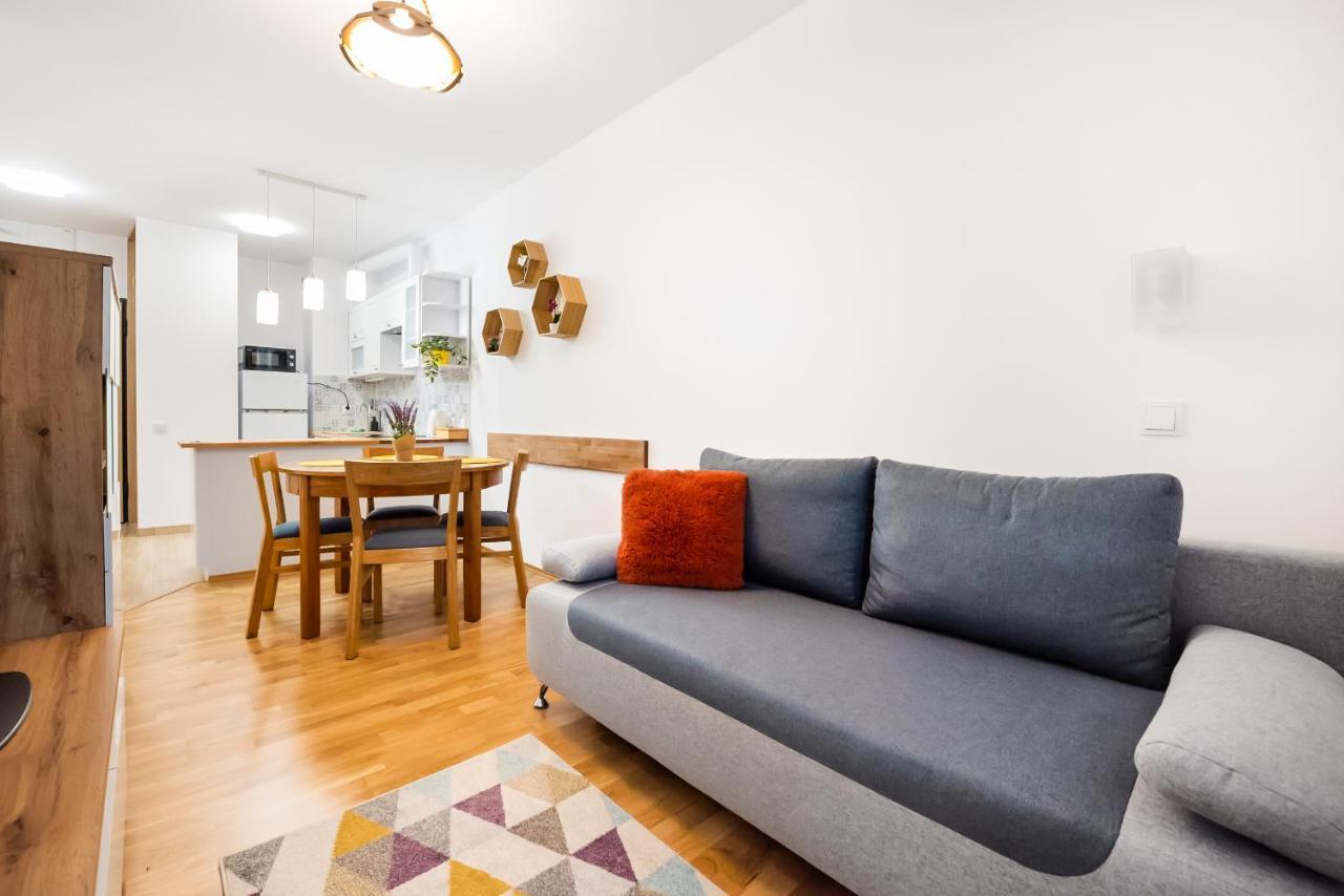 Metro Bemowo Colourful Apartment وارسو المظهر الخارجي الصورة