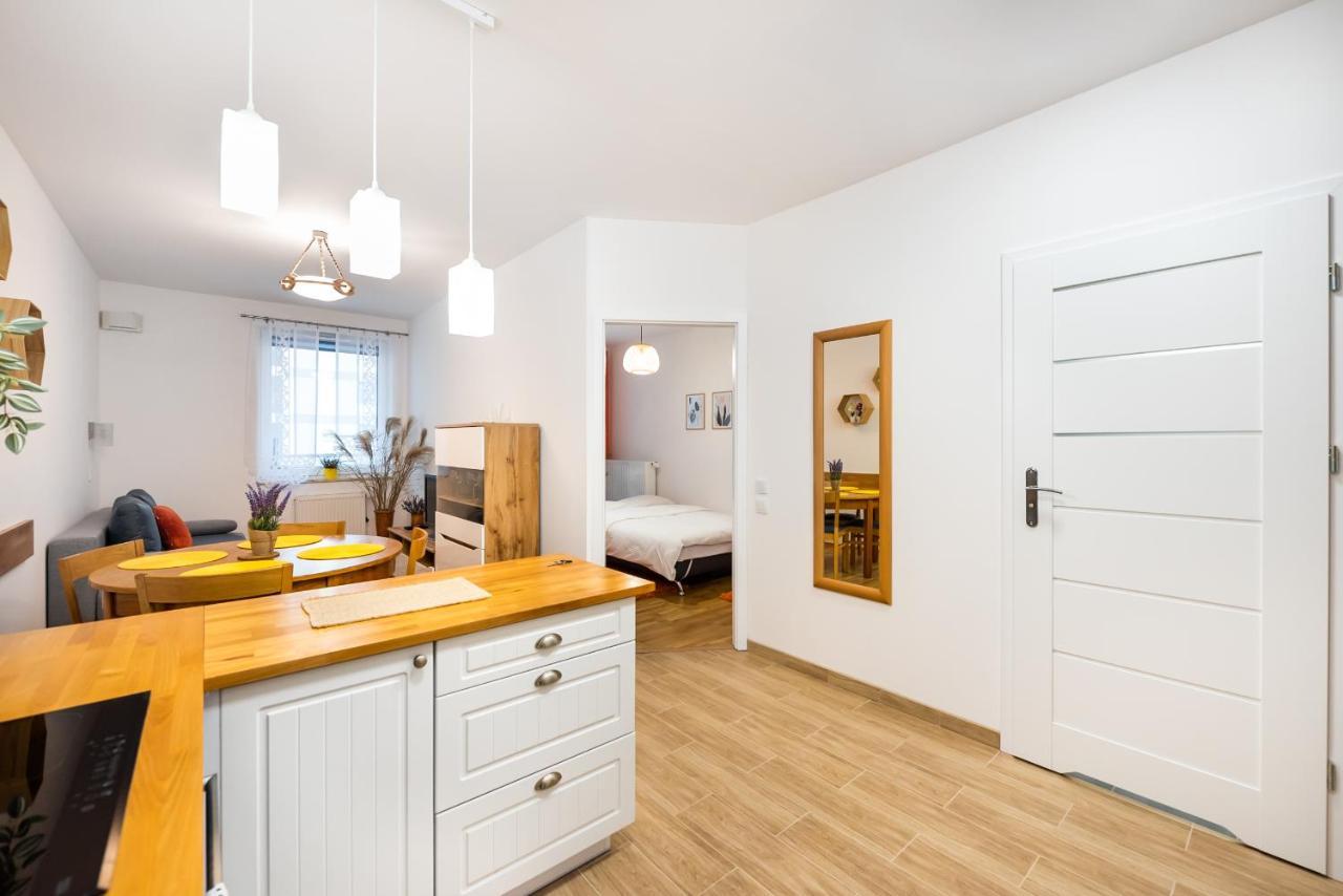 Metro Bemowo Colourful Apartment وارسو المظهر الخارجي الصورة