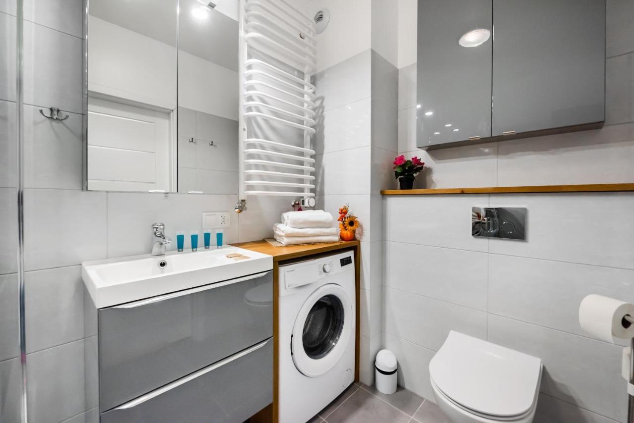 Metro Bemowo Colourful Apartment وارسو المظهر الخارجي الصورة